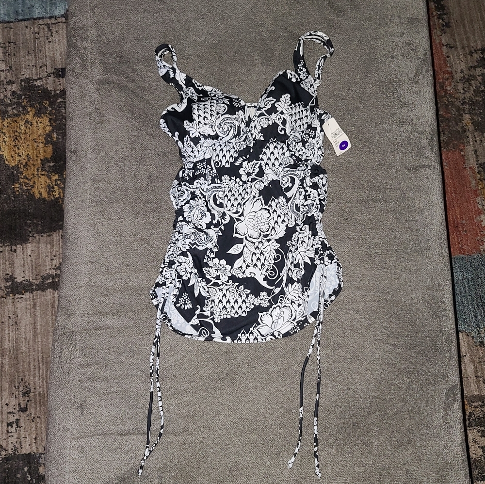 Black & White Floral Upstream Top Size 10